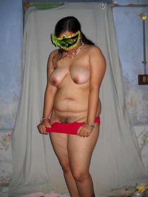 300px x 398px - Indian Bhabhi Saree Slip at NakedWomenPics.com